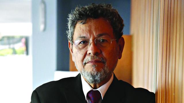 Élmer Mendoza, autor de 'Ella entró por  la ventana del baño' (Alfaguara). Foto: Janeth Gómez