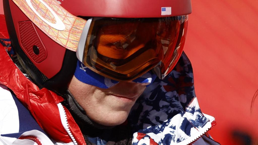 Mikaela Shiffrin durante la ceremonia de entrega de medallas en Pekín 2022