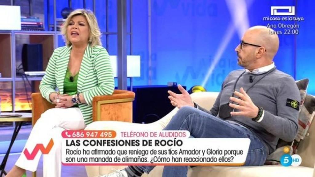 Terelu Campos y Diego Arrabal durante su enfrentamiento en el plató de 'Viva la vida'.