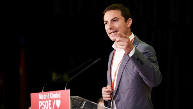 Juan Lobato en un mitín