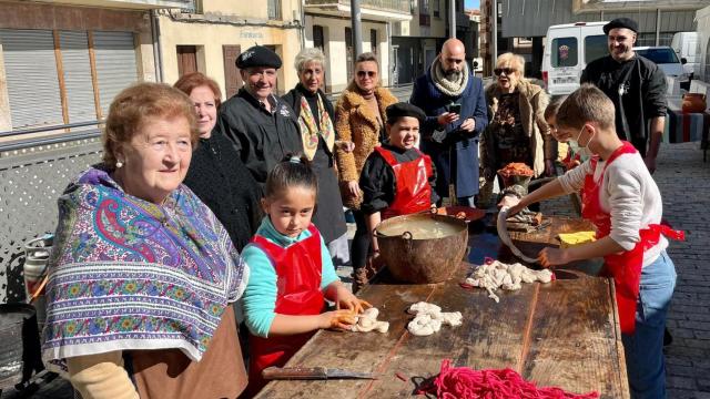 Guijuelo disfruta de un soleado día con la fiesta del Mondongo