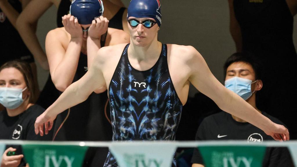Lia Thomas durante la Ivy League Swimming and Diving Championships en la Universidad de Harvard