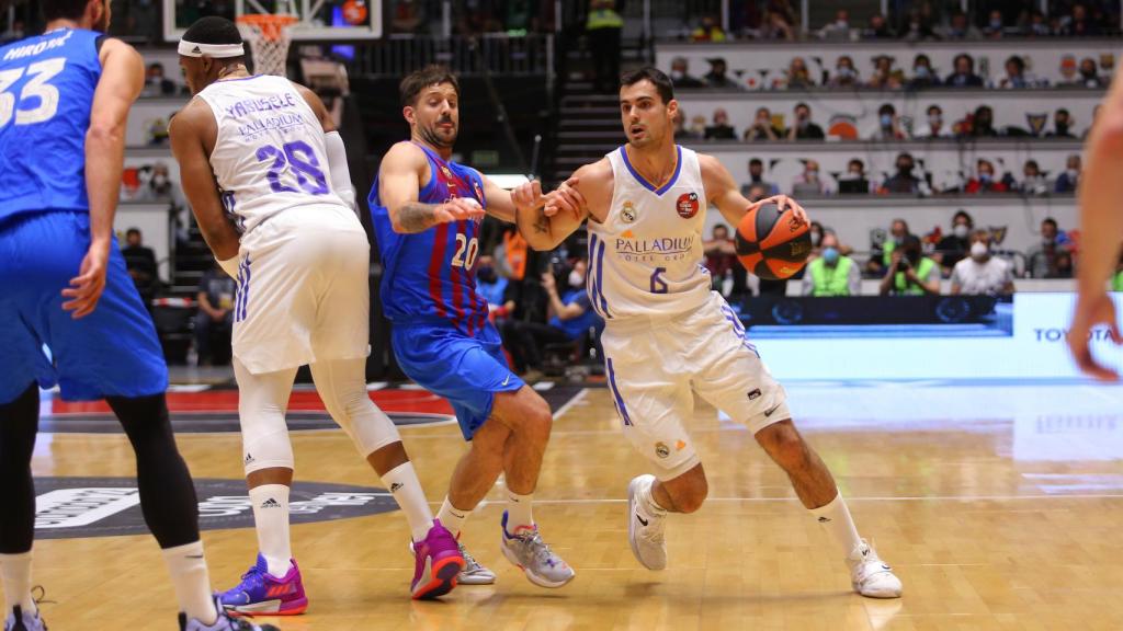 Abalde desarma en ataque a Laprovittola tras el bloque de Yabusele