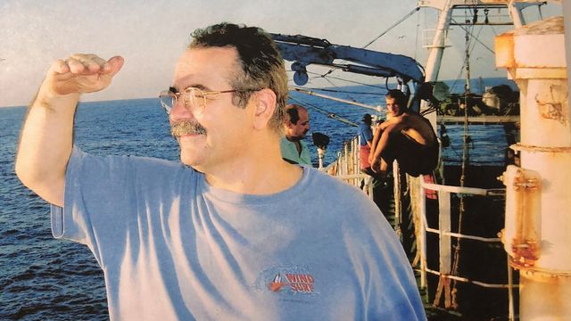 Ricardo Fernández en una campaña.