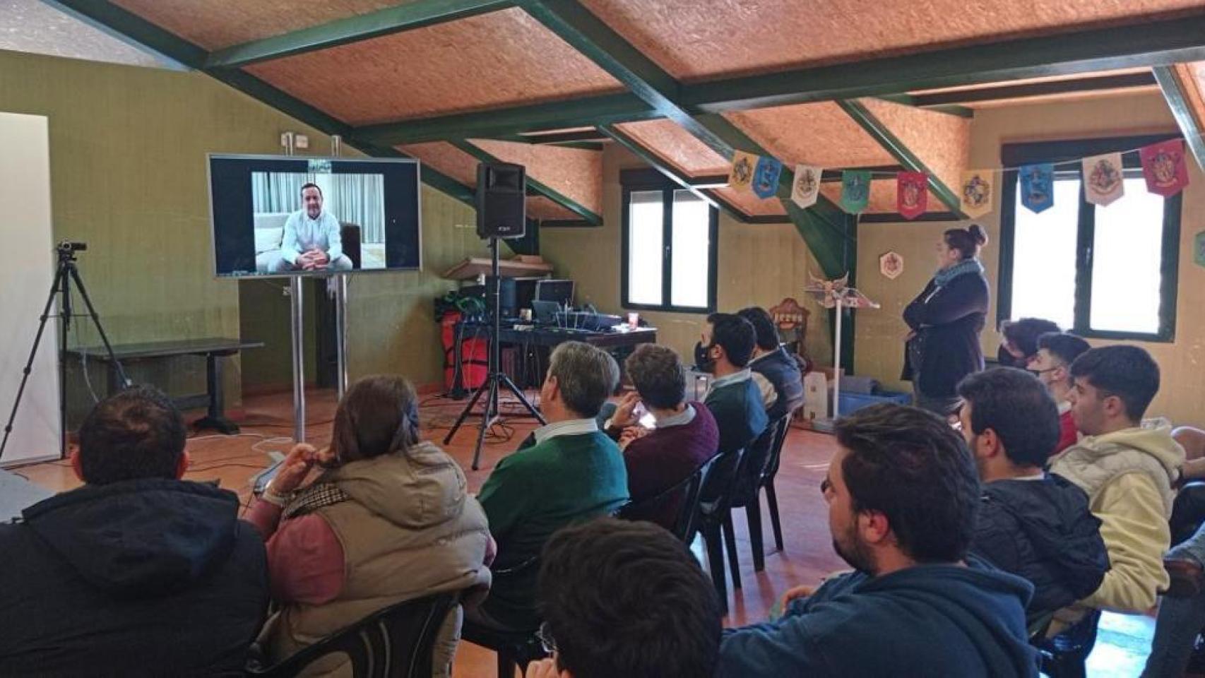 Intervención on line de Carlos Velázquez ante los jóvenes de NNGG.