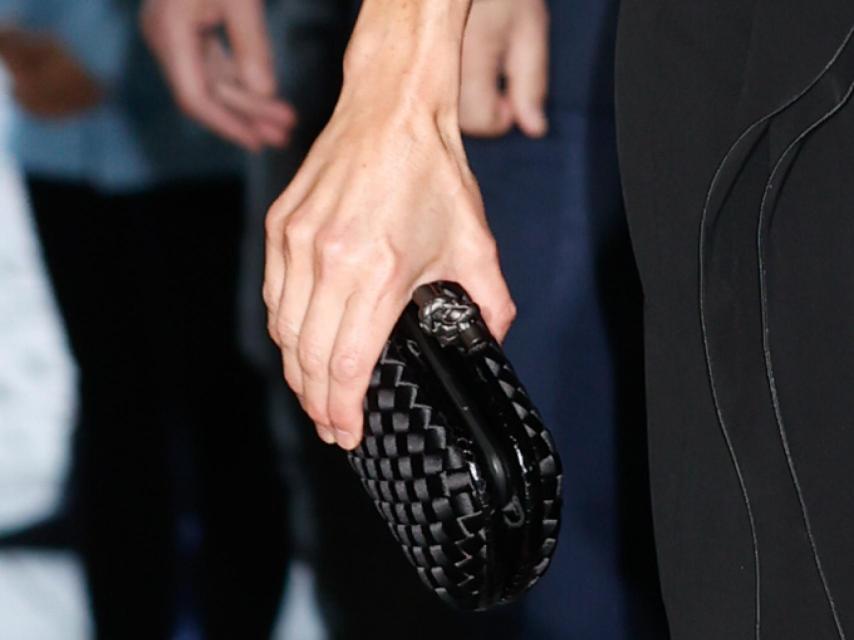 'Clutch' de Bottega Veneta, el modelo Knot, en piel trenzada.