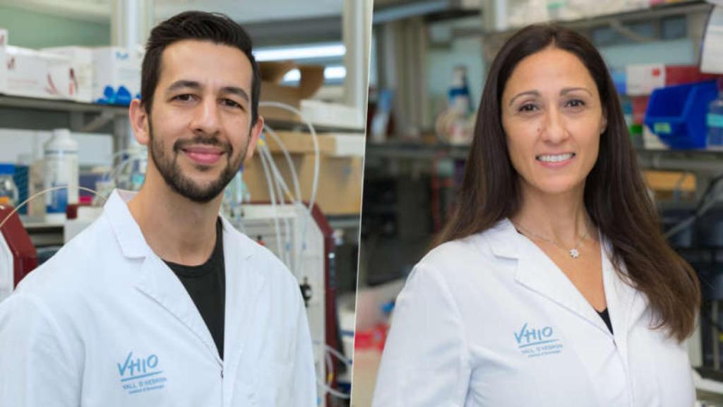 Los investigadores Daniel Massó y Laura Soucek. Vall d’Hebron Instituto de Oncología (VHIO).