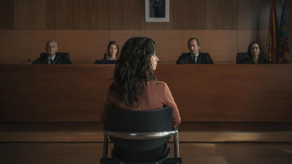 Alba debe enfrentarse al cuestionamiento social y judicial tras sufrir una violación.