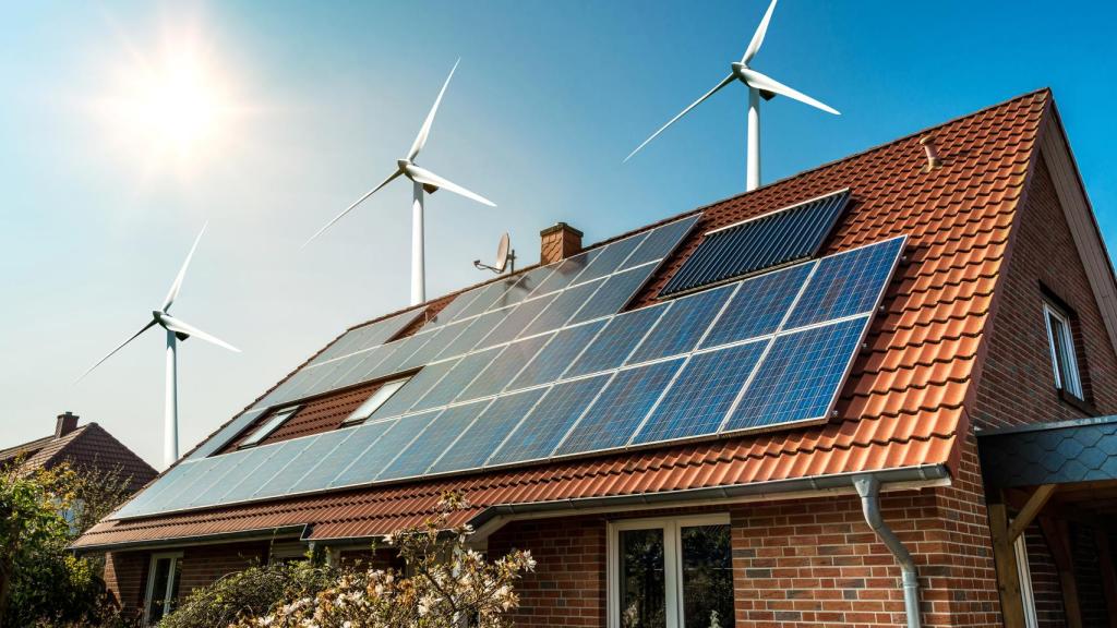 Placas solares en un tejado.