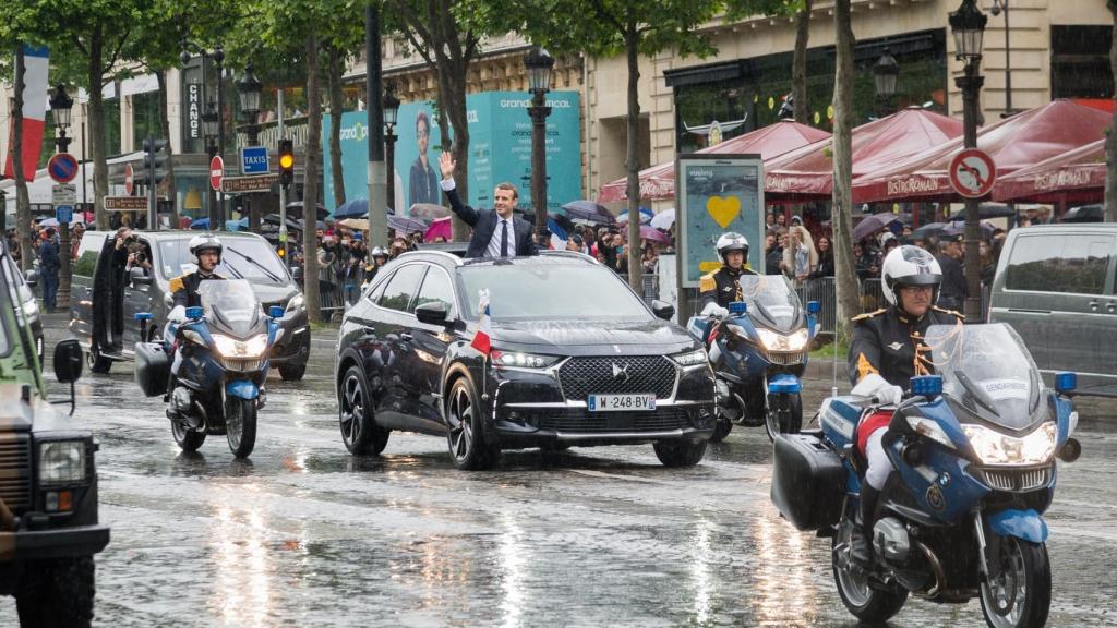 Emmanuel Macron en un DS 7 Crossback.