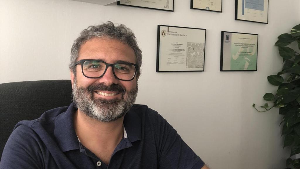 David López en  el 'Centro de Psicología David López ' (Alicante).