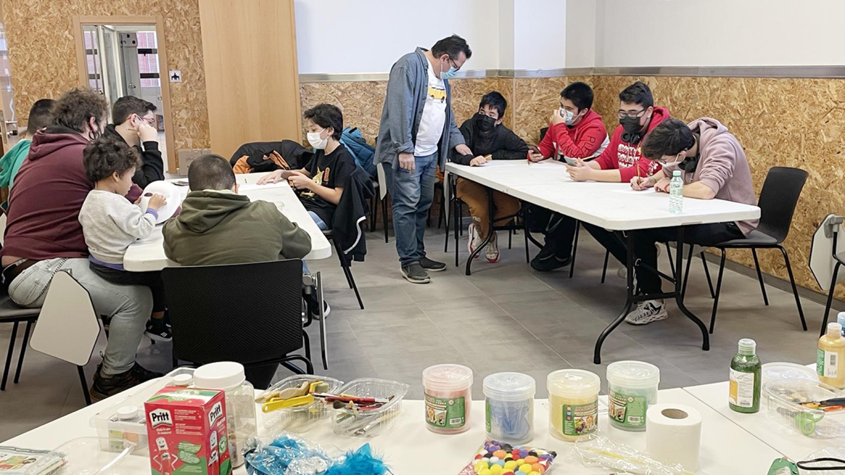 Taller de máscaras de Carnaval de Carbajosa de la Sagrada