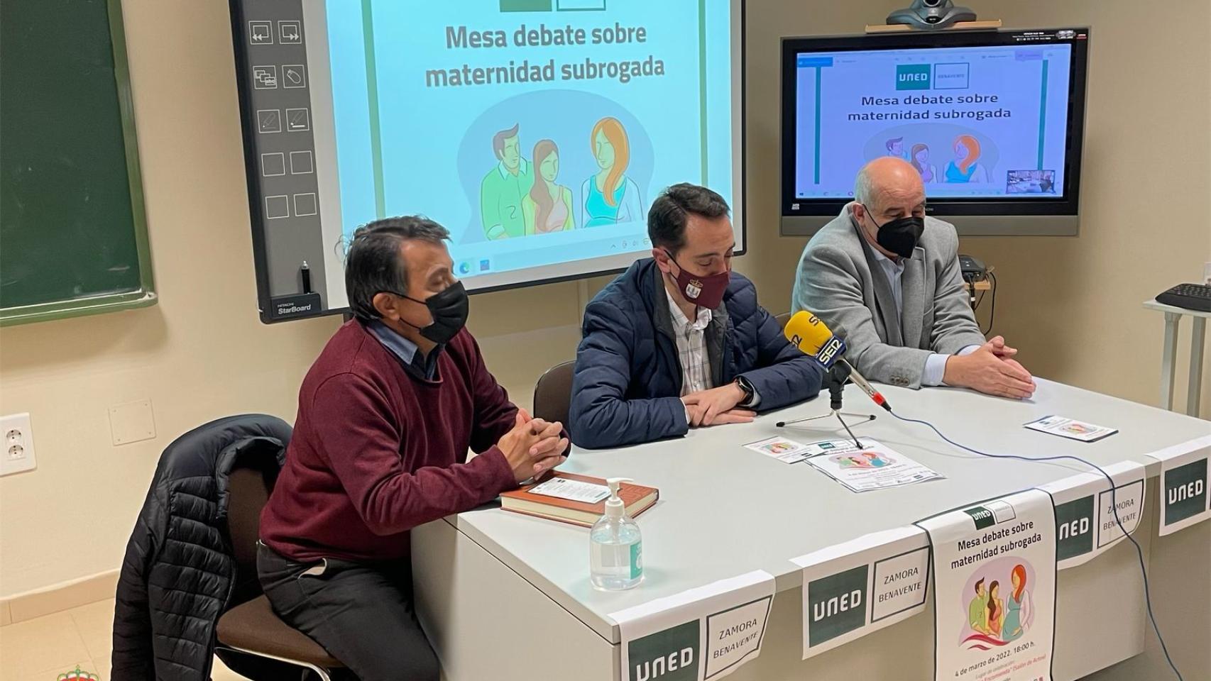 Foto del debate de este martes en Benavente