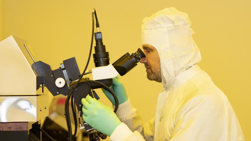 Dr. Oliver G. Schmidt del Universidad Tecnológica de Chemnitz