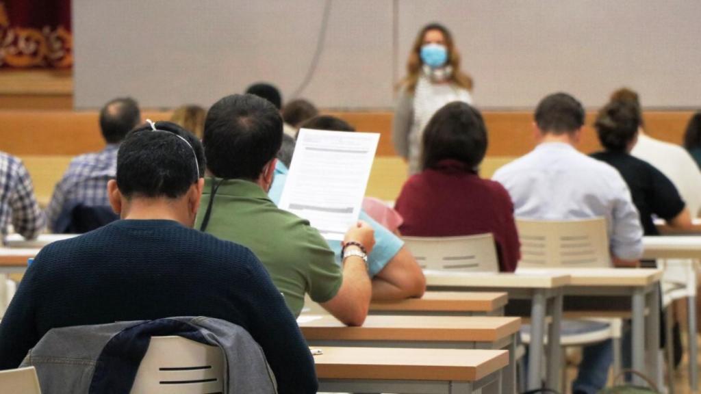Imagen de archivo de un examen de oposiciones de la JCCM.