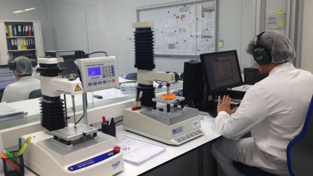 El departamento de I+D de Angulas Aguinaga nació en el año 1991. La compañía cuenta con la primera unidad de I+D de alimentación del País Vasco que consta de 7 laboratorios y más de 45 tecnólogos.