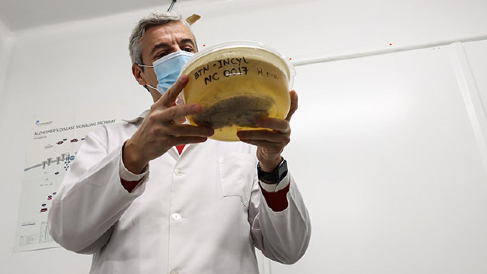 Uno de los investigadores durante las pruebas
