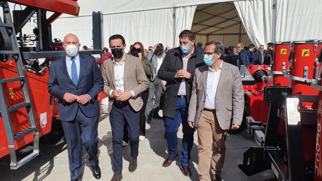 Jesús Julio Carnero en su visita a El Carpio