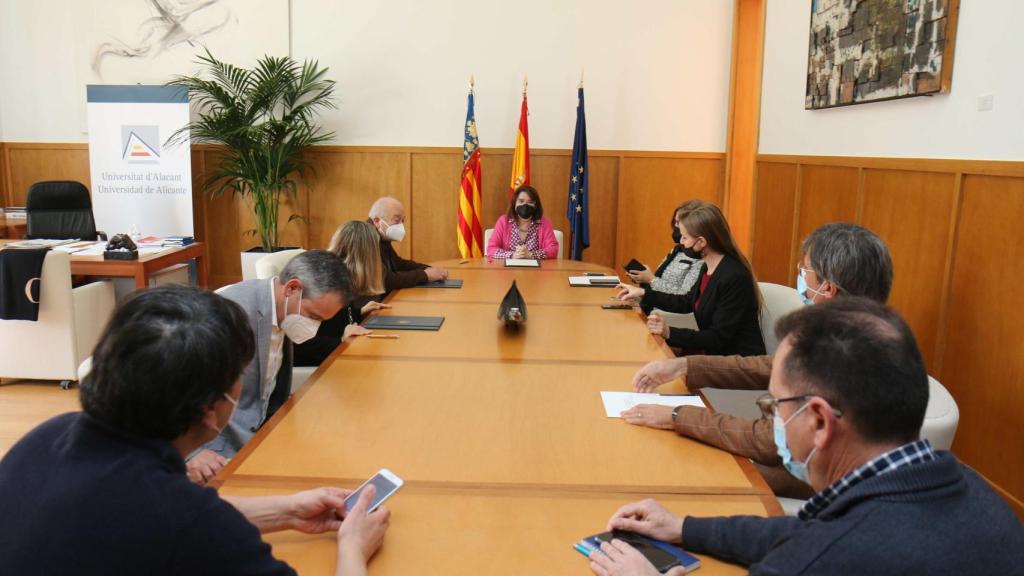 La UA, el Parque Científico y el polígono de las Atalayas firman un acuerdo de colaboración.