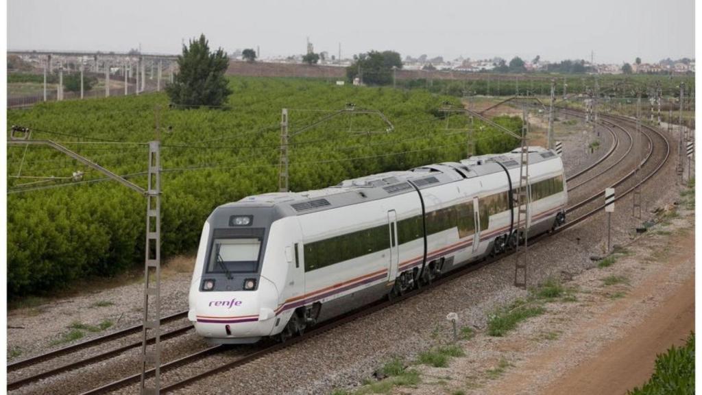 Un tren de Media Distancia de Renfe.