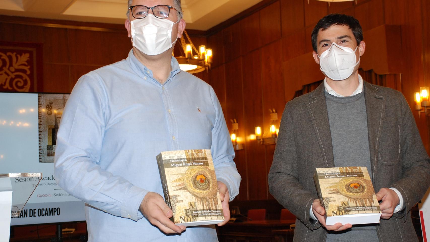 El diputado de Educación y Cultura, Jesús Prada Saavedra, y el presidente del Instituto de Estudios Zamoranos, Marco Antonio Martín Bailón
