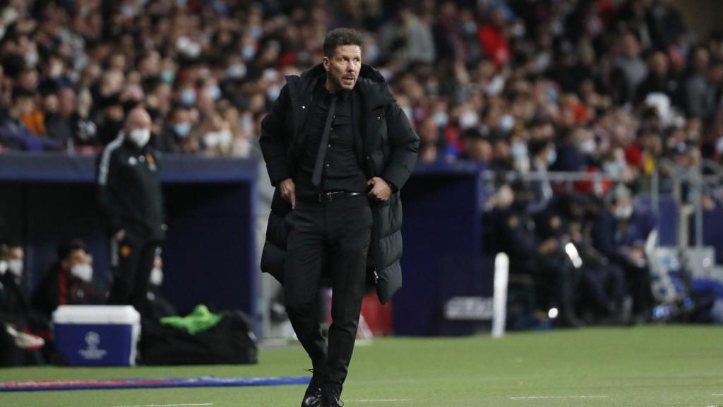 Simeone en el área técnica de Atlético de Madrid