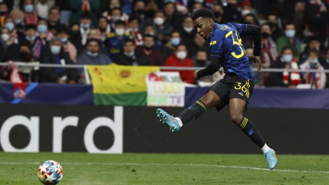 Momento del gol de Elanga