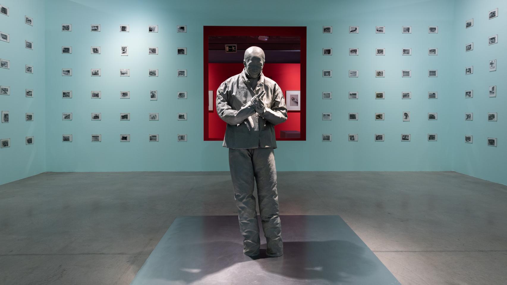 Juan Muñoz: 'Chino frotándose las manos', 1995