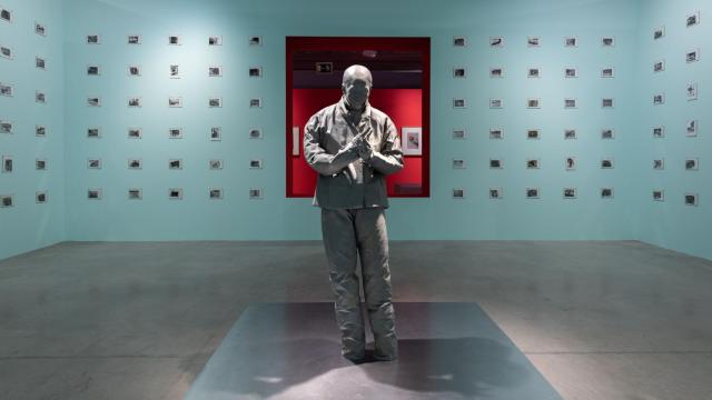 Juan Muñoz: 'Chino frotándose las manos',  1995