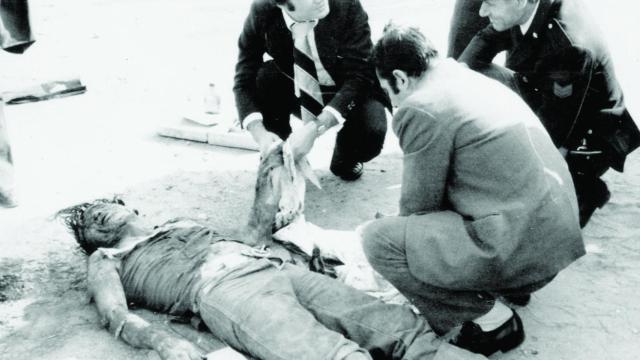 Pasolini, en el estado terrible en que quedó tras la paliza recibida en el hidropuerto de Ostia