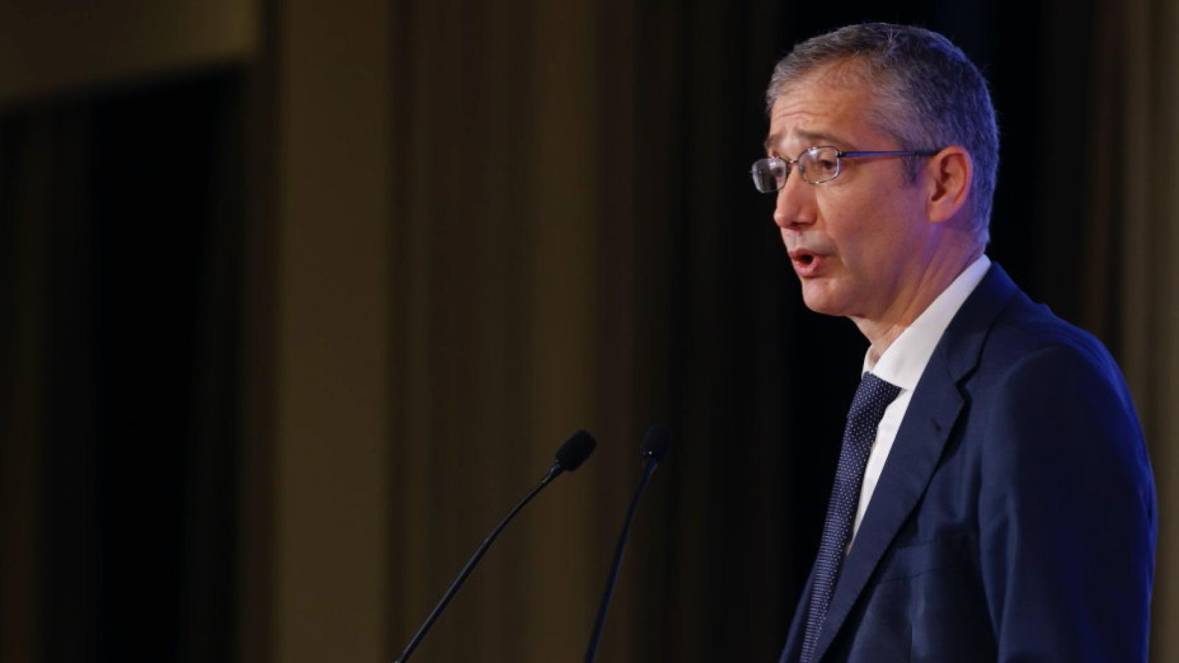 El gobernador del Banco de España, Pablo Hernández de Cos, interviene en el IV Foro de Banca, en Hotel Palace.