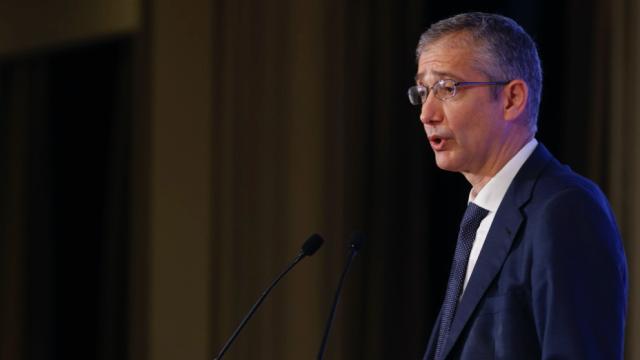 El gobernador del Banco de España, Pablo Hernández de Cos, interviene en el IV Foro de Banca, en Hotel Palace.