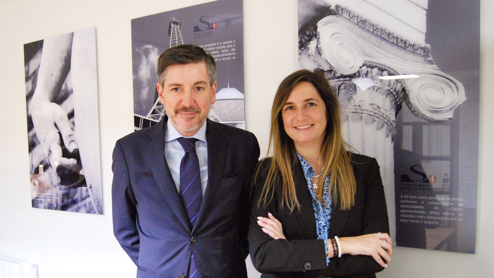 El director general de S4, Alfredo Blanco, y la directora de la nueva sucursal, Alexandra Jesus.