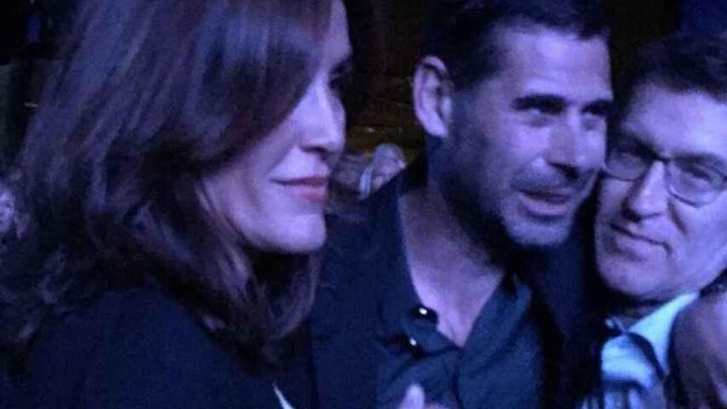 Eva Cárdenas y Núñez Feijóo con Fernando Hierro en la inauguración de Pelícano.