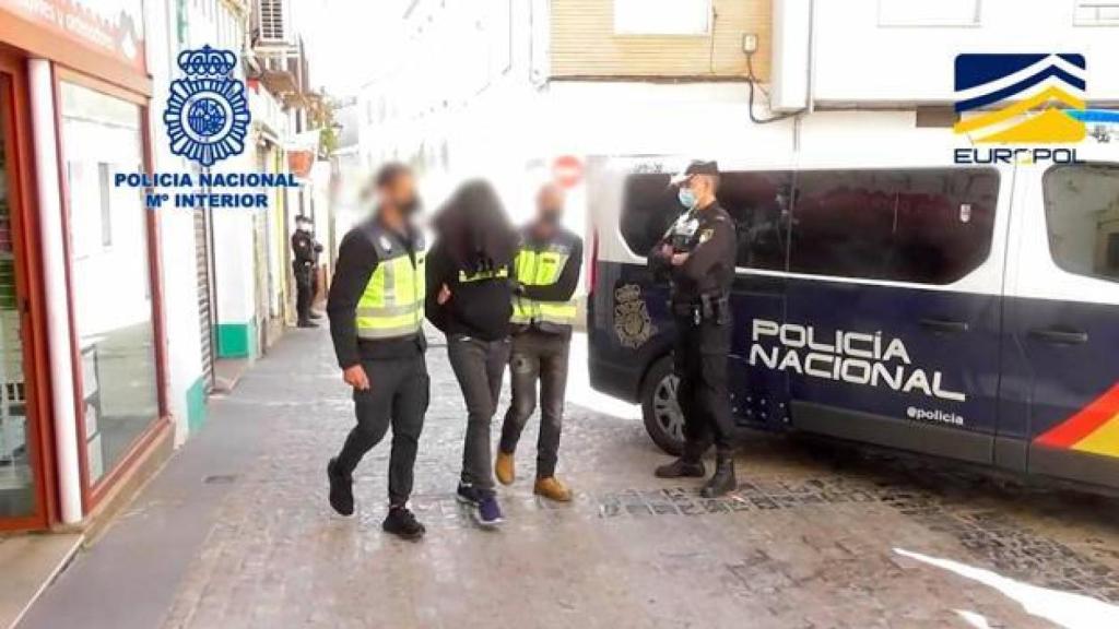 La Policía Nacional, trasladando al presunto yihadista detenido en Úbeda (Jáen)