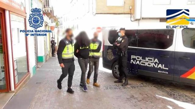 La Policía Nacional, trasladando al presunto yihadista detenido en Úbeda (Jáen)