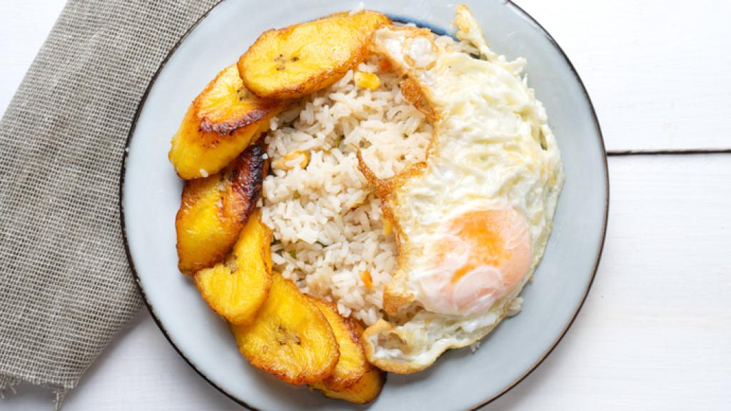 Arroz a la cubana, receta fácil, sencilla y deliciosa.