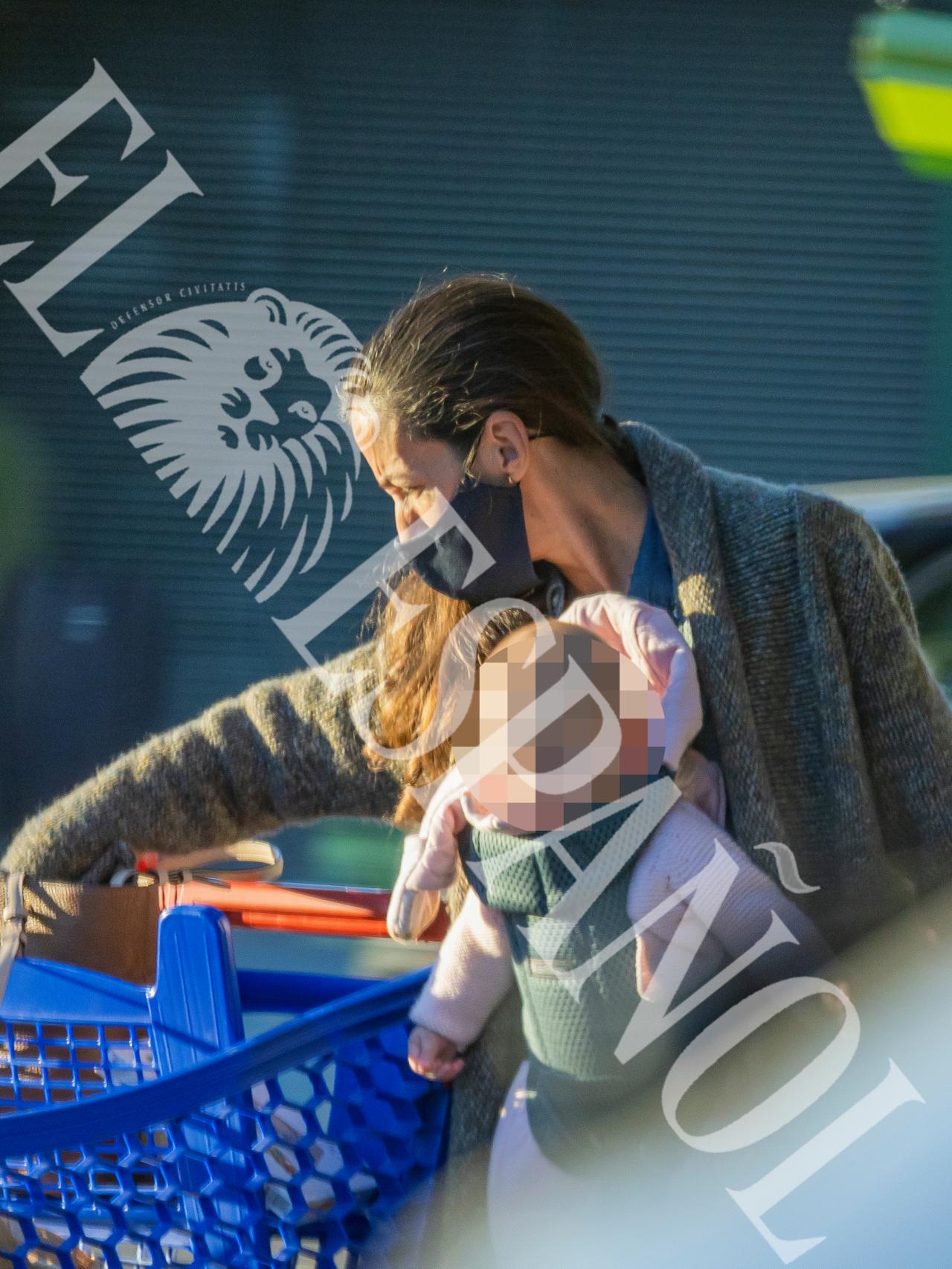 Telma Ortiz ha hecho la compra junto a su hija pequeña, fruto de su relación con Robert Gavin.