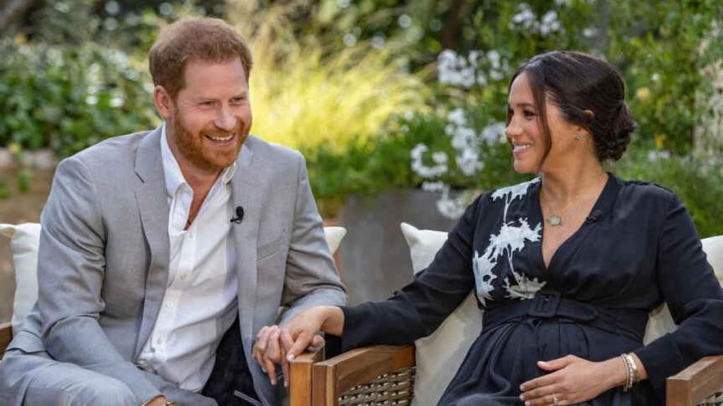 El príncipe Harry y Meghan Markle durante su conversación con Oprah Winfrey.
