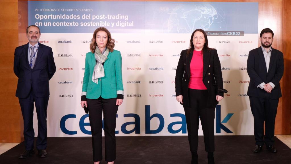 Antonio Romero (Cecabank), Montserrat Martínez Parera (CNMV), Aurora Cuadros (Cecabank) y Arturo Criado  (Invertia) en la VIII Jornada de Securities Services.
