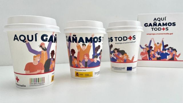 Los vasos de papel reciclado que repartirá Cruz Roja en el marco de la campaña ‘Aquí ganamos tod+s’.
