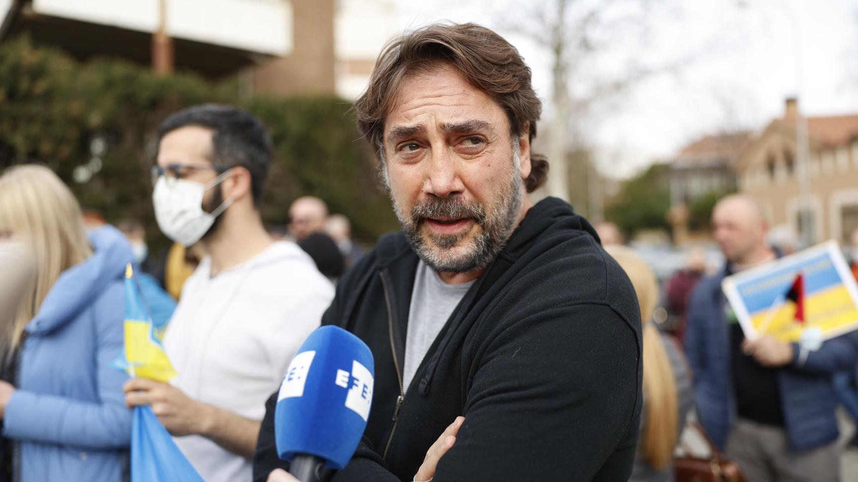 Javier Bardem se suma a las protestas ucranianas en la Embajada de Rusia y las redes se burlan
