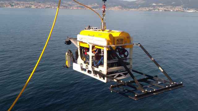 Un vehículo submarino de control remoto (ROV).