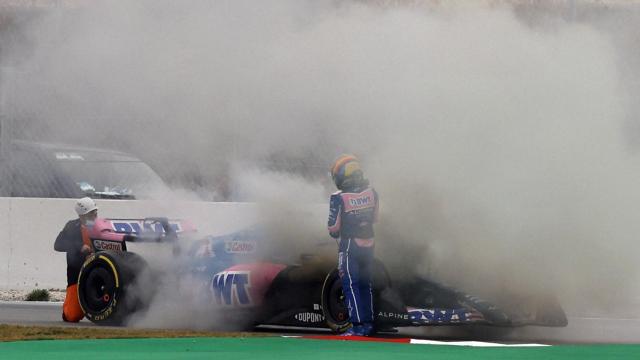 Problemas de Fernando Alonso con su Alpine en el Circuit de Barcelona