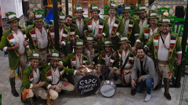 Miguel Gutiérrez junto a su grupo.