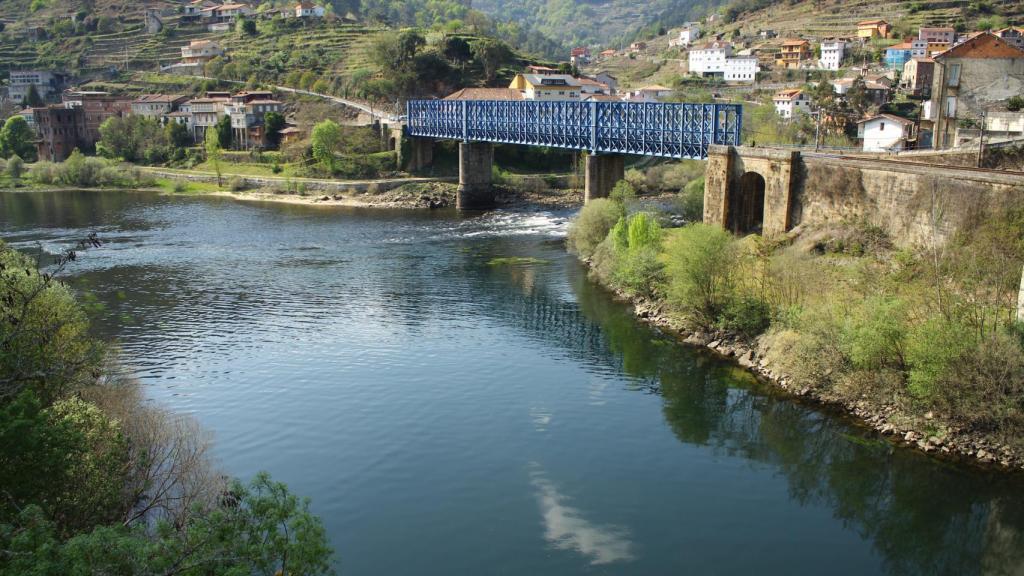 Viaducto de Os Peares, en el cruce del río Miño y el río Sil.