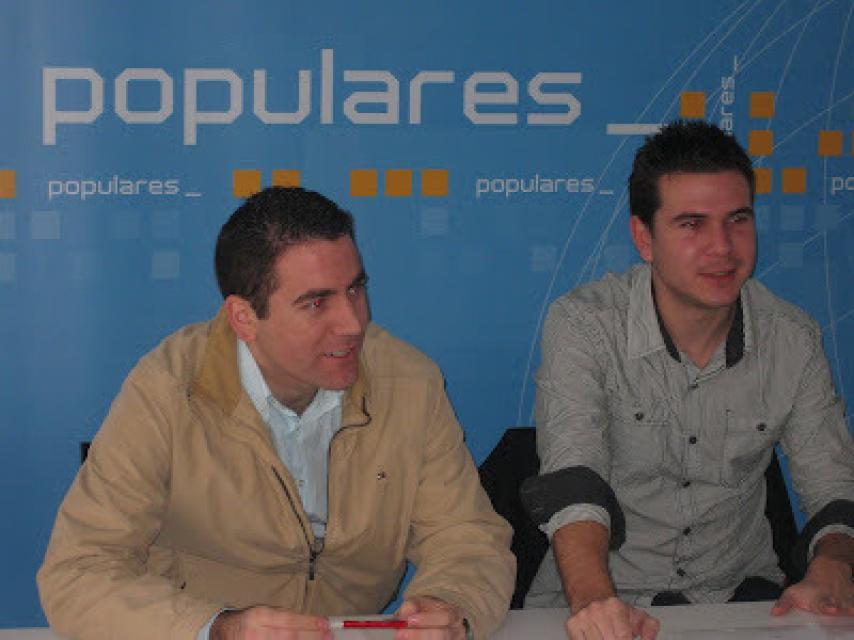 Un joven Teodoro García Egea se inicia en política.