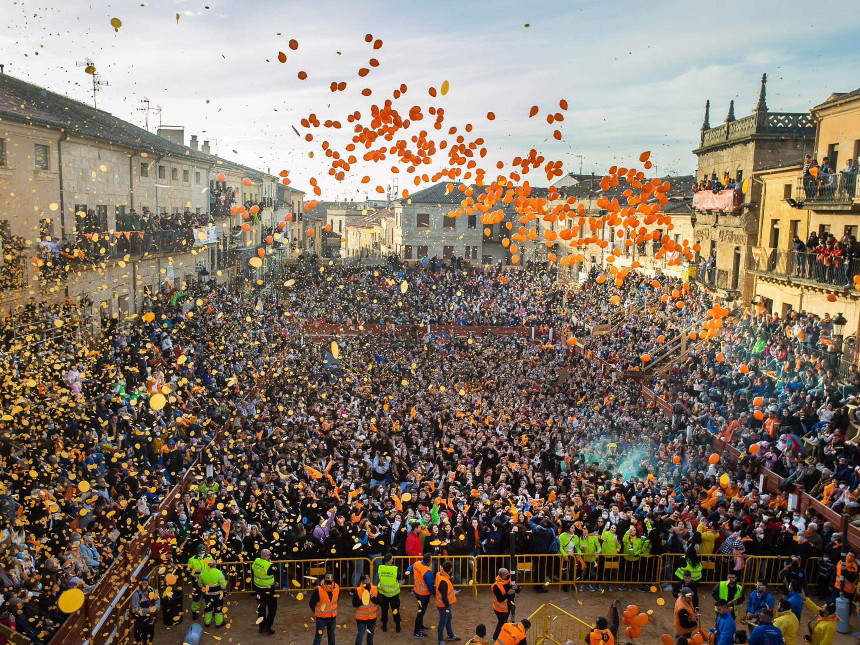 Miles de personas celebran el Carnaval del Toro en Ciudad Rodrigo