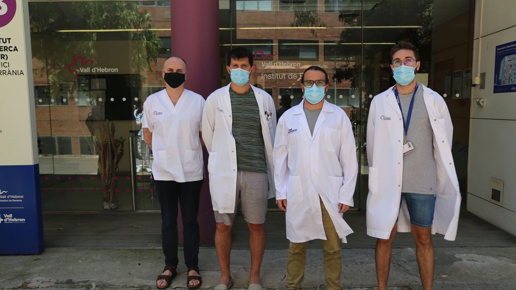 Dr. Javier Torres y su equipo en el Hospital vall d'hebron.