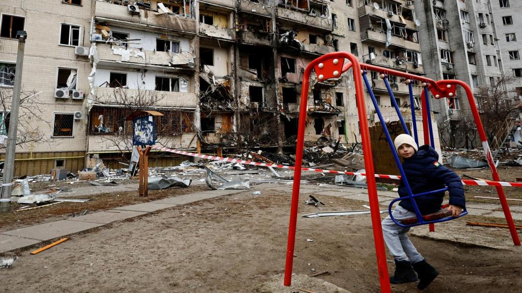 Destrozos en Kiev tras los bombardeos rusos.